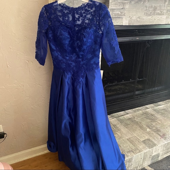 A-Line Mother of the Bride Dress Elegant Jewel Neck dress - Picture 9 of 11